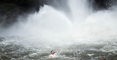 Arenal rob in falls